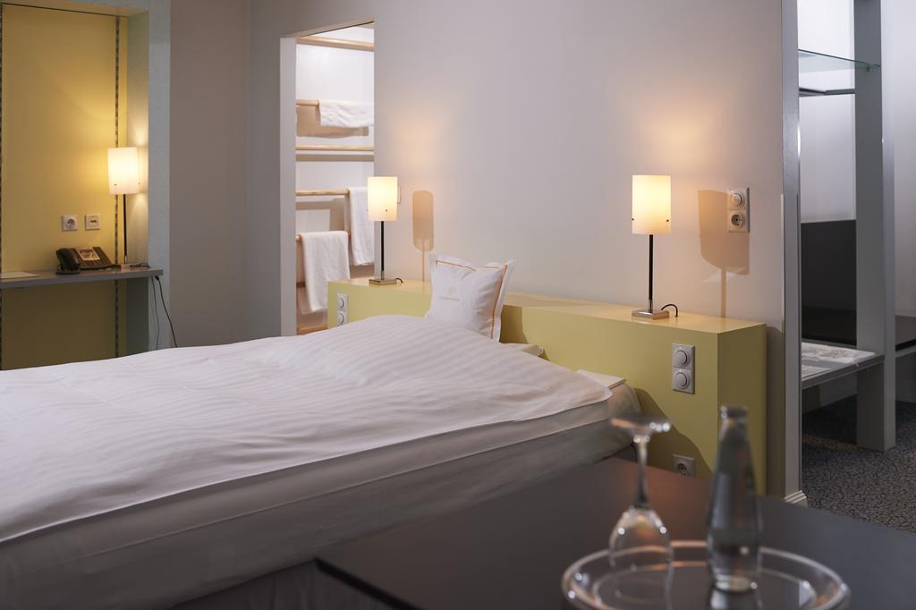 Romantichotel Goldener Karpfen 4* Фульда