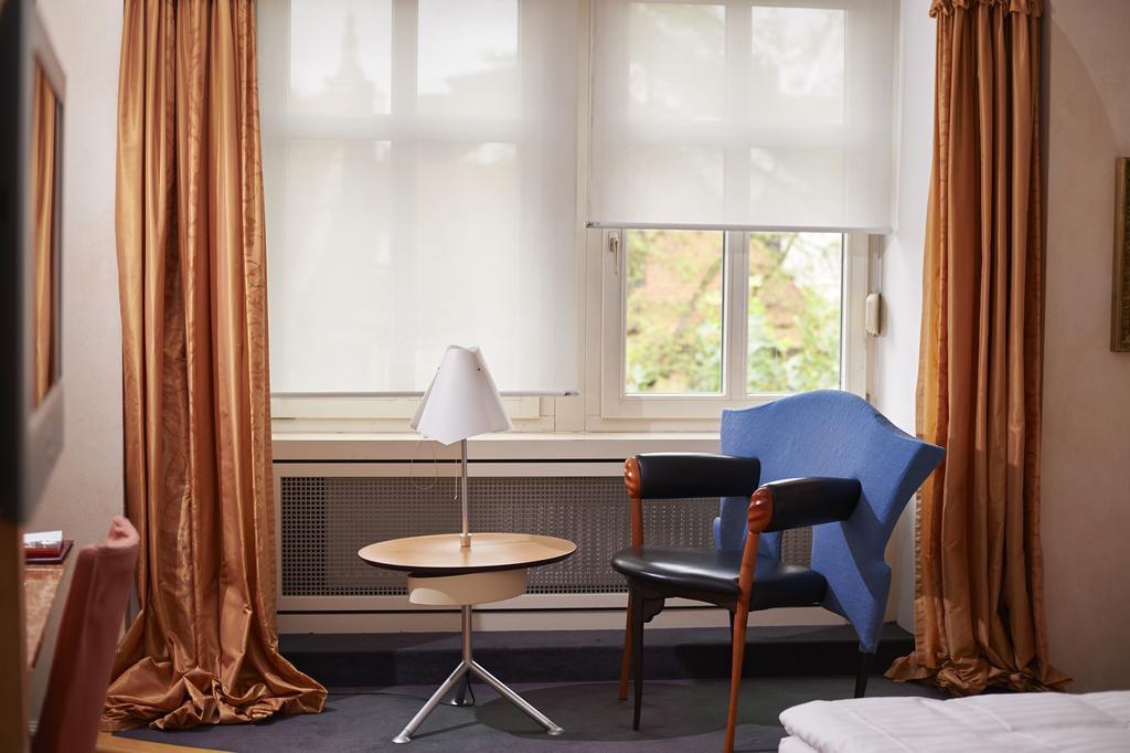 Romantichotel Goldener Karpfen 4* Фульда