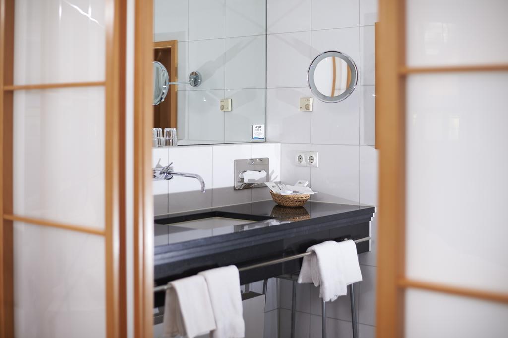 Отель Romantichotel Goldener Karpfen 4*