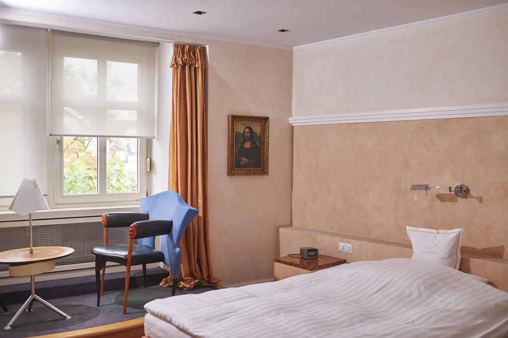 Romantichotel Goldener Karpfen 4* Фульда