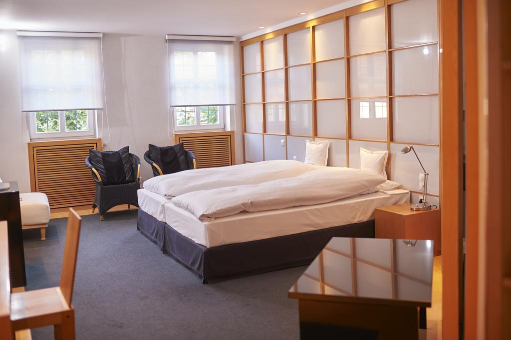 Romantichotel Goldener Karpfen 4* Фульда